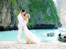 молодожены